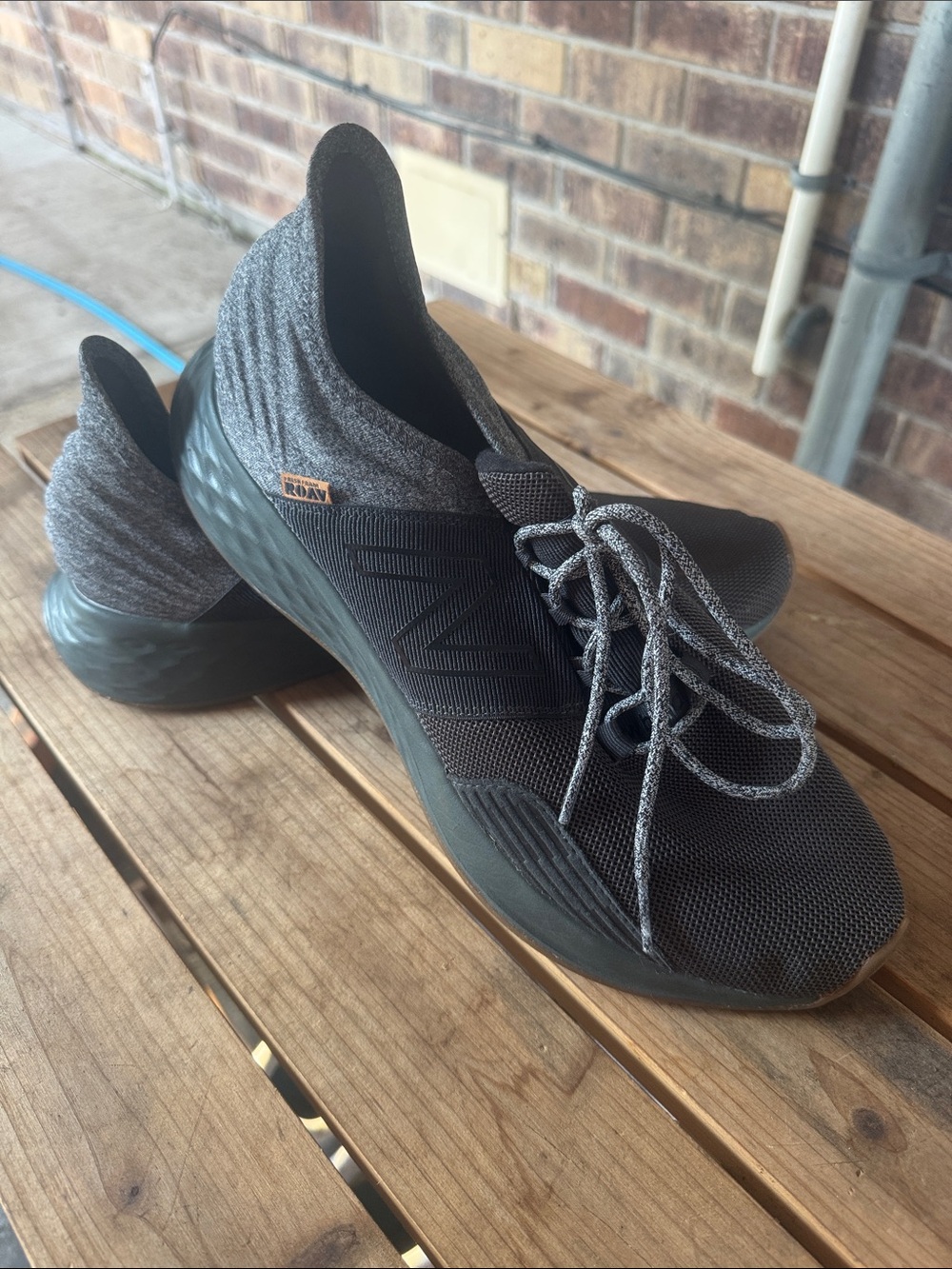 New Balance Men's Black and Gray Knit Athletic Sneakers